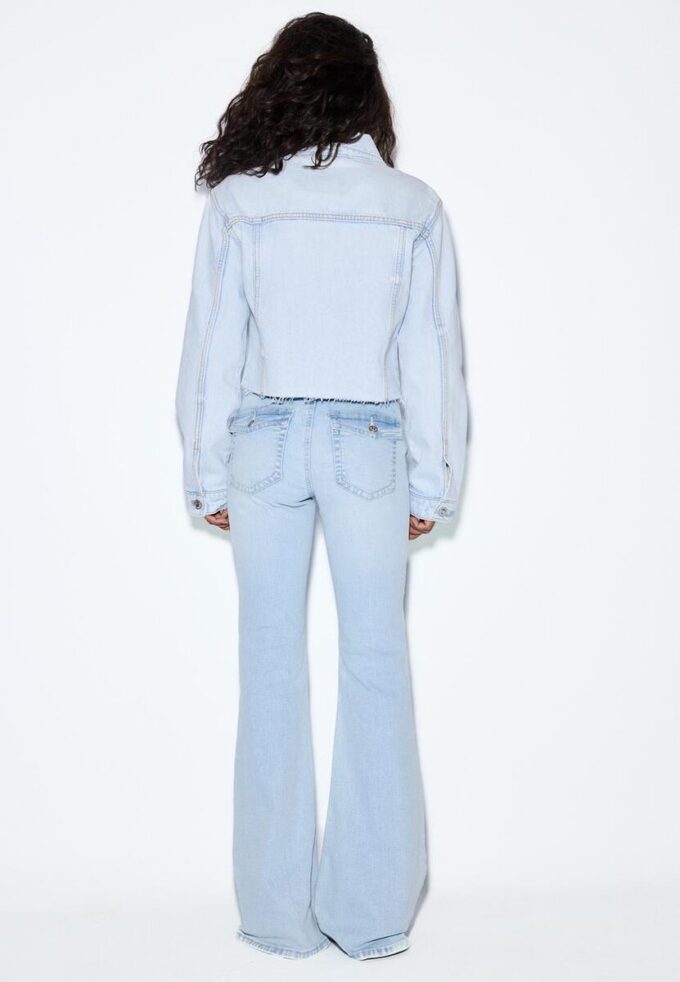 D04 Low-Rise-Jeans mit Flared-Bein D04 Low-Rise-Jeans mit Flared-Bein