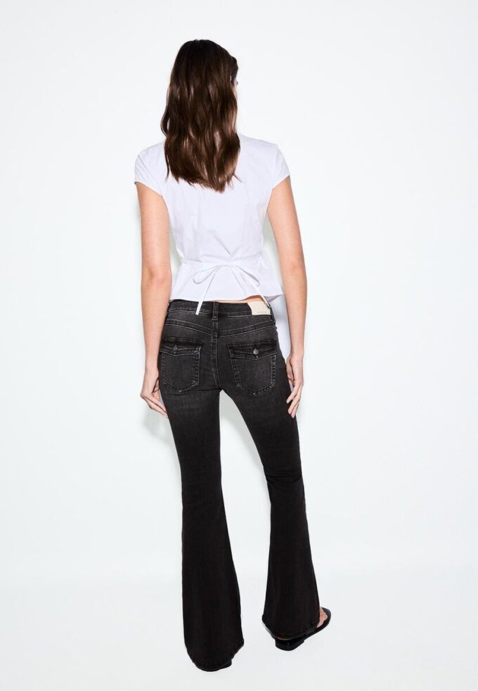 D04 Low-Rise-Jeans mit Flared-Bein