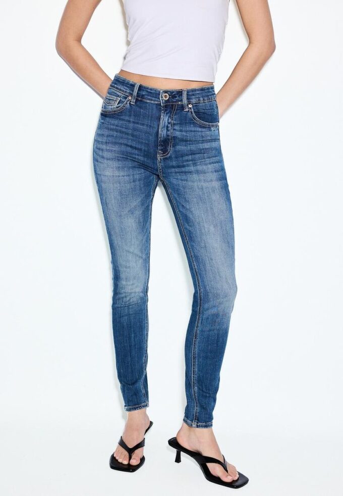 D07 High-Waist-Jeans