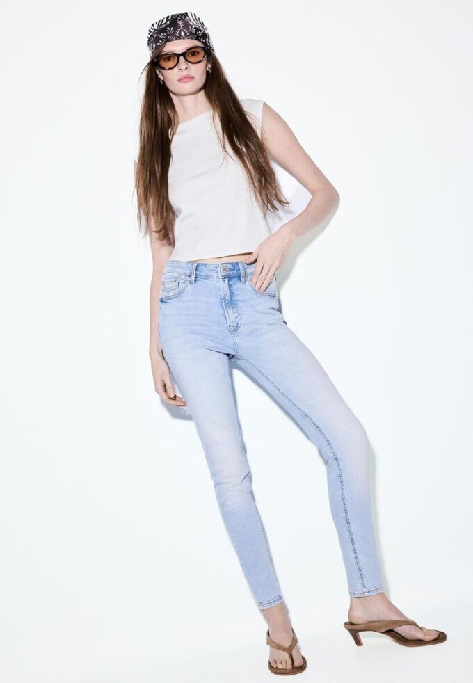 D07 Skinny-Jeans mit normaler Leibhöhe D07 Skinny-Jeans mit normaler Leibhöhe