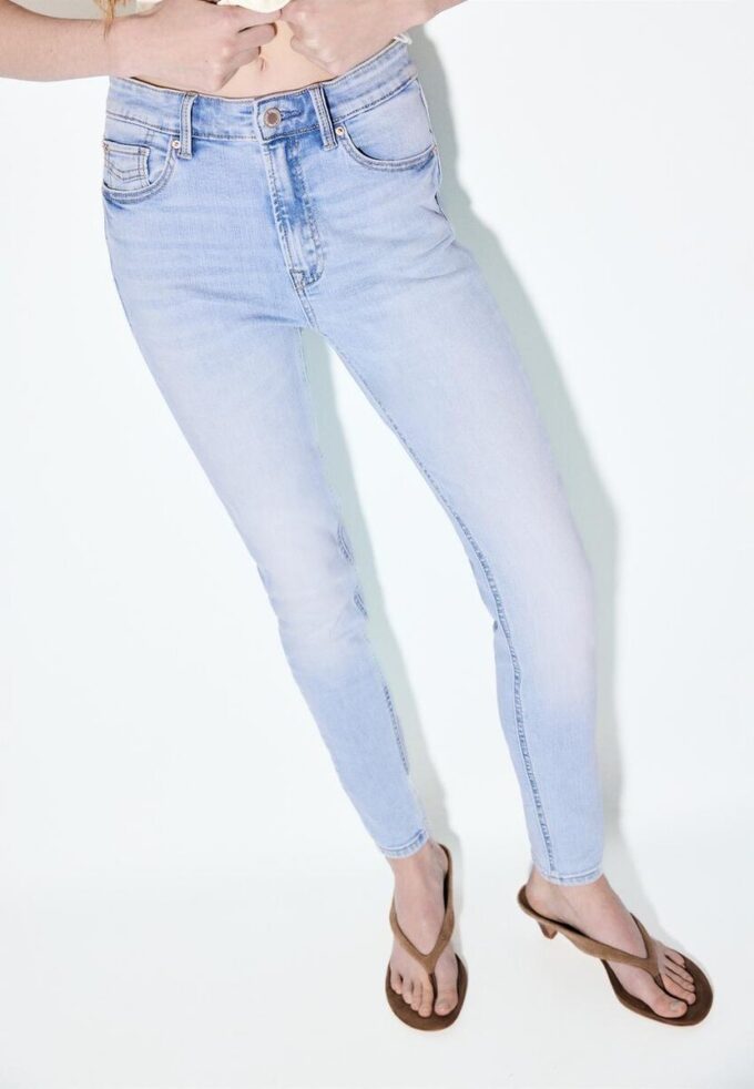 D07 Skinny-Jeans mit normaler Leibhöhe D07 Skinny-Jeans mit normaler Leibhöhe