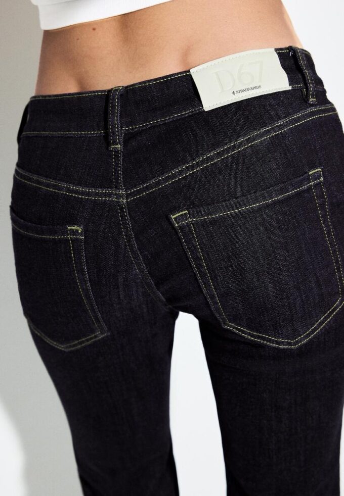 D67 Slim-Fit-Bootcut-Jeans