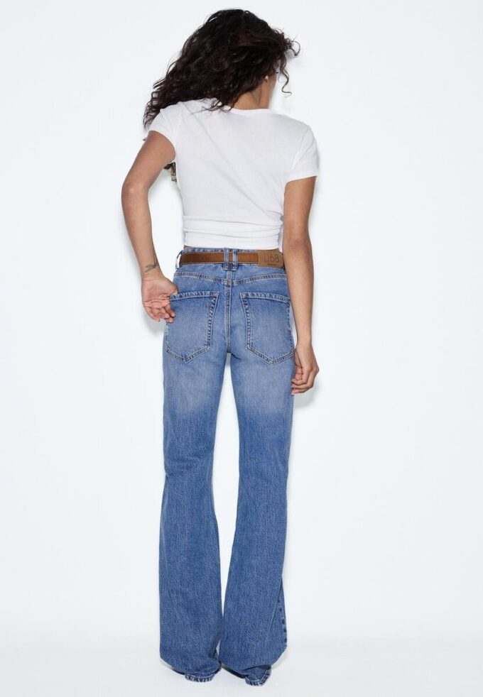 D68 Boot-Cut-Jeans mit Gürtel
