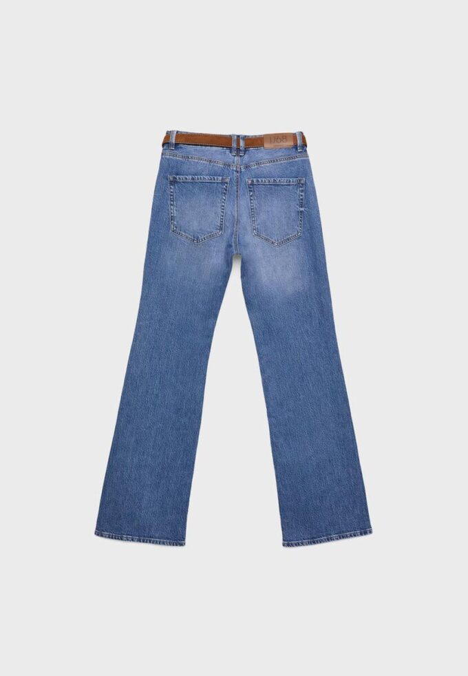 D68 Boot-Cut-Jeans mit Gürtel