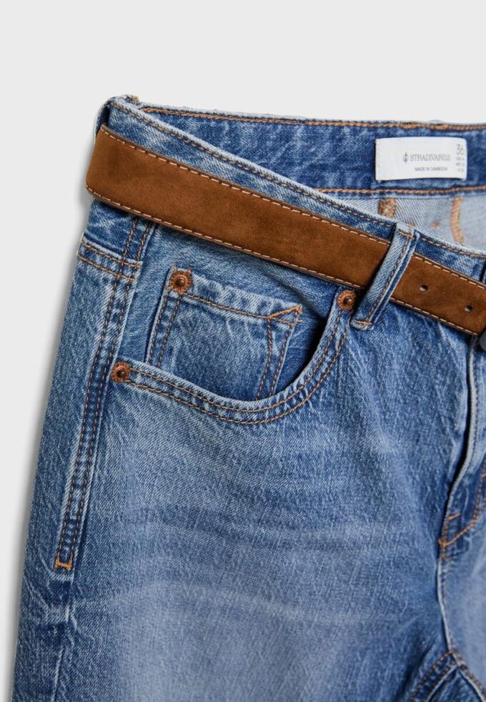 D68 Boot-Cut-Jeans mit Gürtel