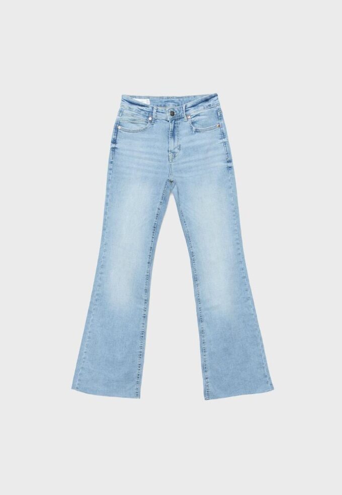D74 Flared Jeans mit Schlitz