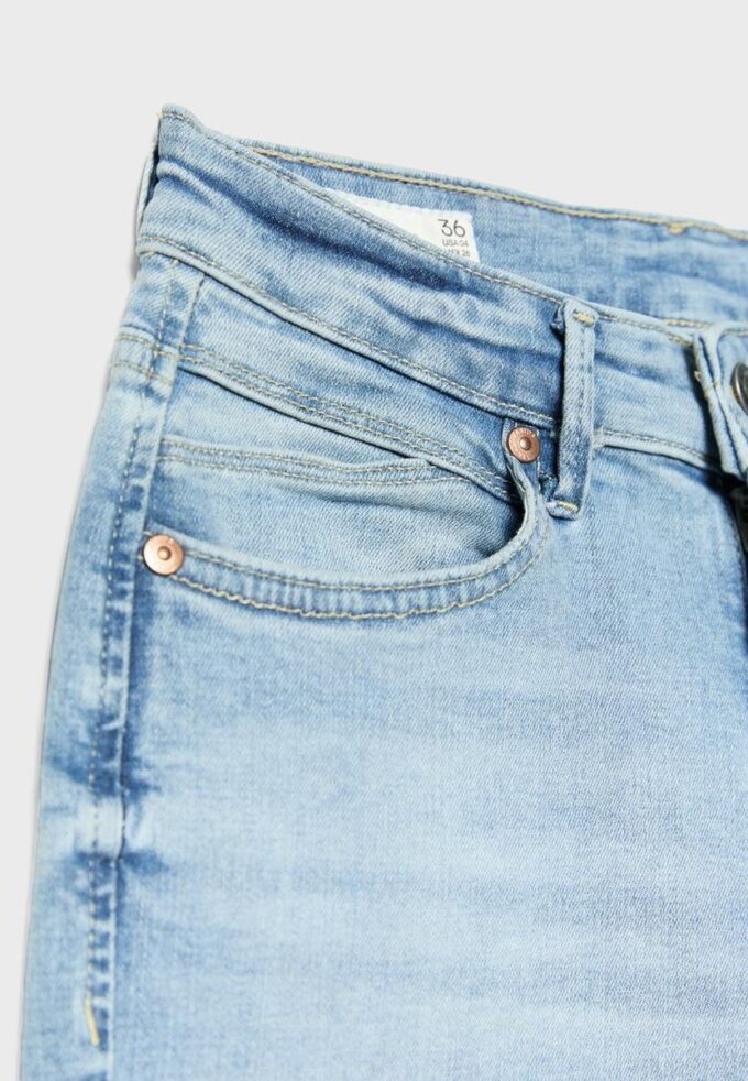 D74 Flared Jeans mit Schlitz