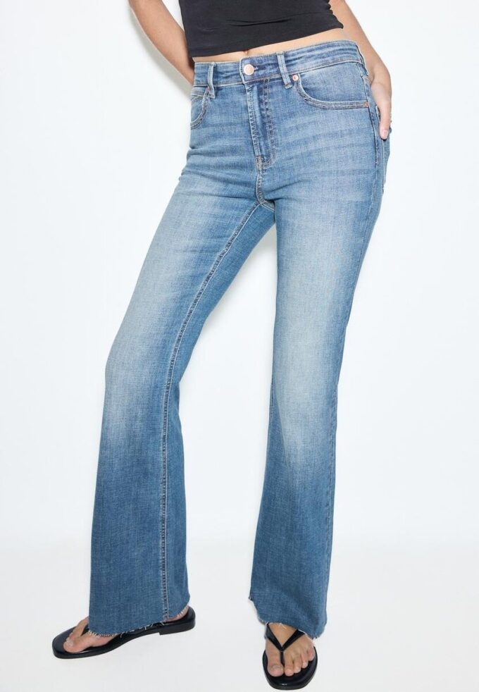 D74 Stretch-Jeans mit Schlag und Schlitz D74 Stretch-Jeans mit Schlag und Schlitz