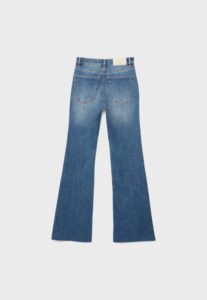 D74 Stretch-Jeans mit Schlag und Schlitz D74 Stretch-Jeans mit Schlag und Schlitz