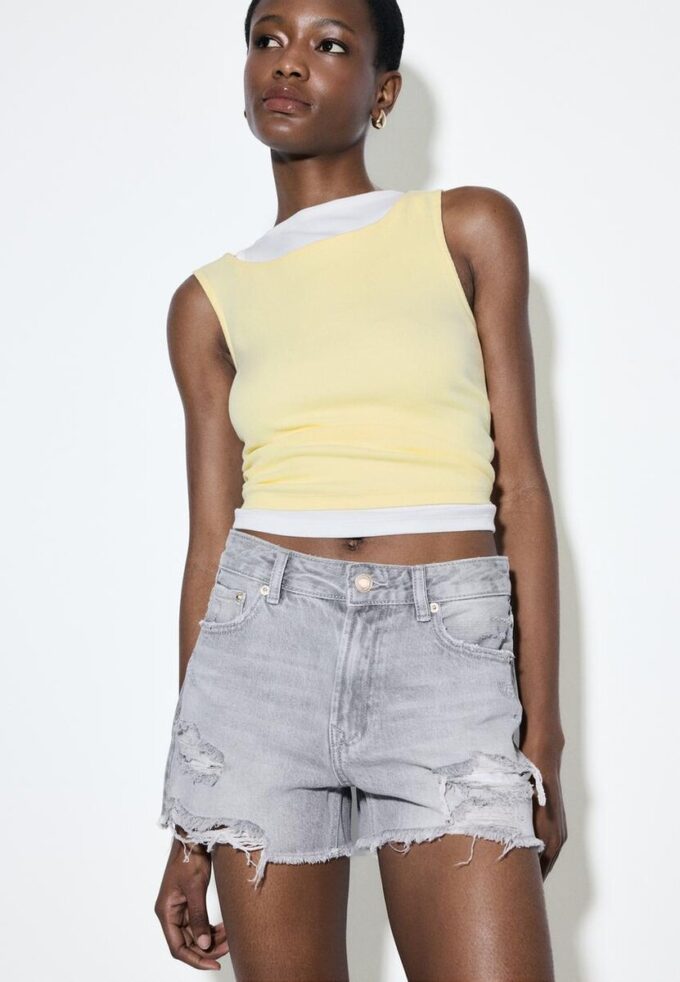D75 Shorts aus zerrissenem Denim D75 Shorts aus zerrissenem Denim