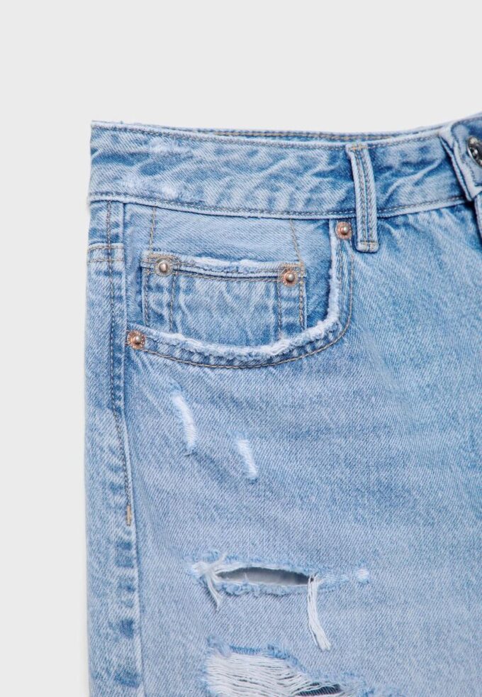D75 Shorts aus zerrissenem Denim D75 Shorts aus zerrissenem Denim