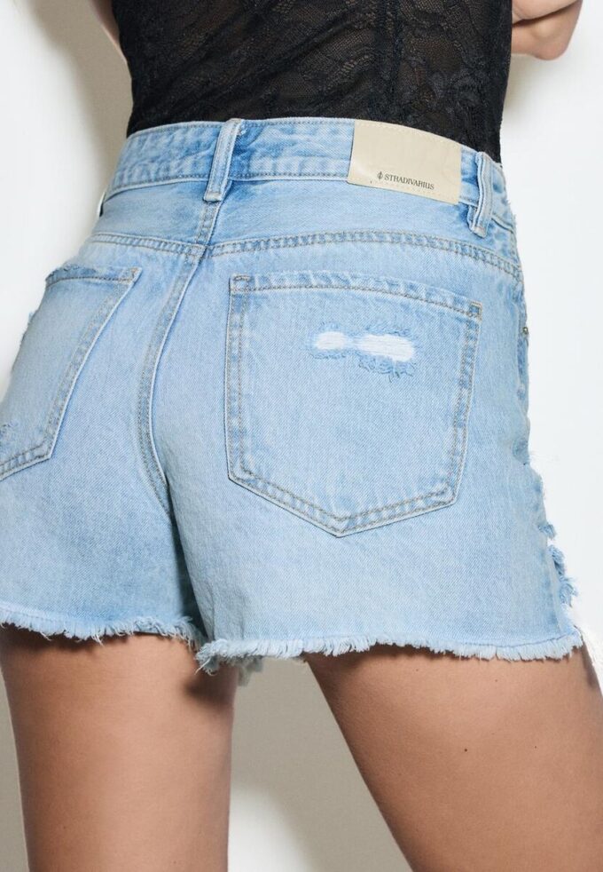 D75 Shorts aus zerrissenem Denim D75 Shorts aus zerrissenem Denim