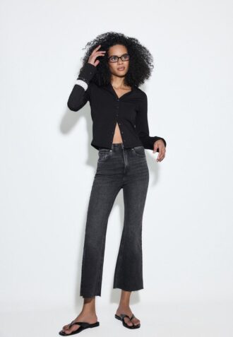 D78 Kurze Flared Jeans