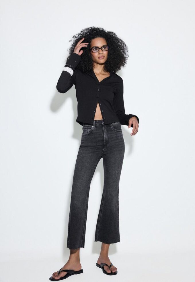 D78 Kurze Flared Jeans