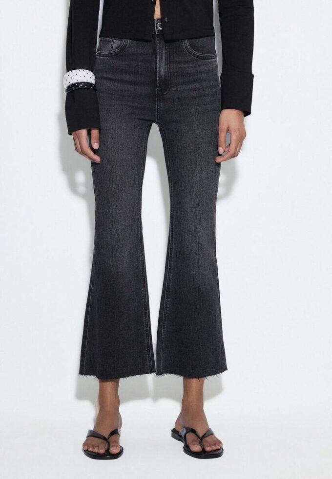 D78 Kurze Flared Jeans