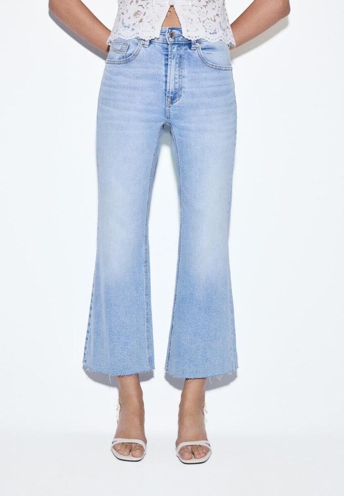 D78 Kurze Flared Jeans