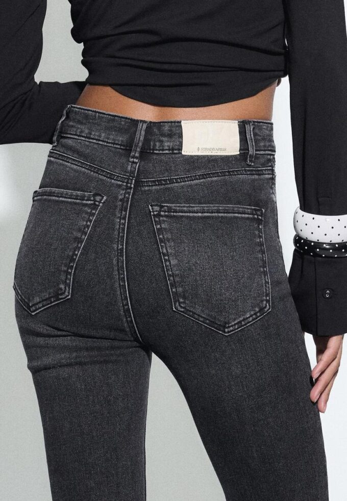 D78 Kurze Flared Jeans
