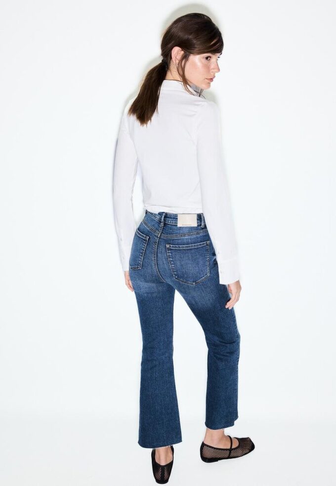D78 Kurze Flared Jeans D78 Kurze Flared Jeans