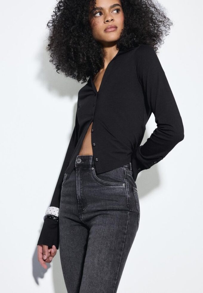 D78 Kurze Flared Jeans