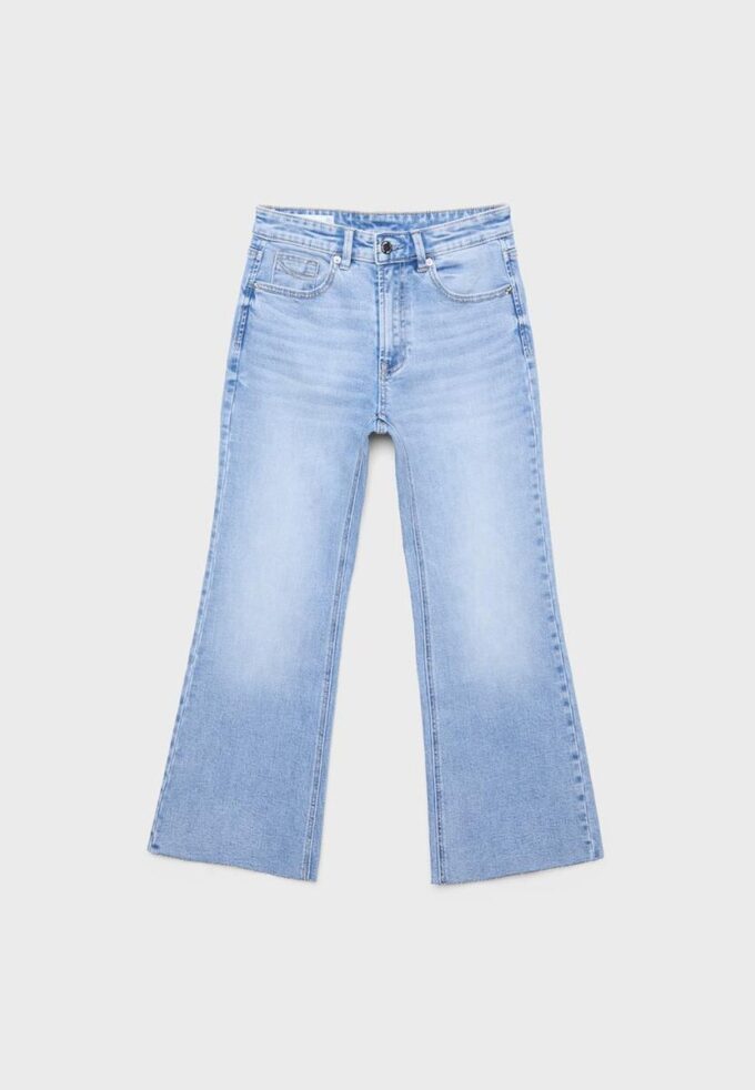 D78 Kurze Flared Jeans