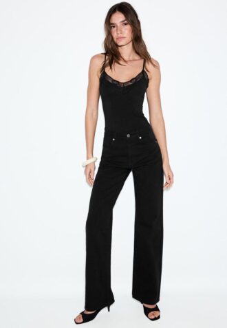 D92 Gerade weite Jeans