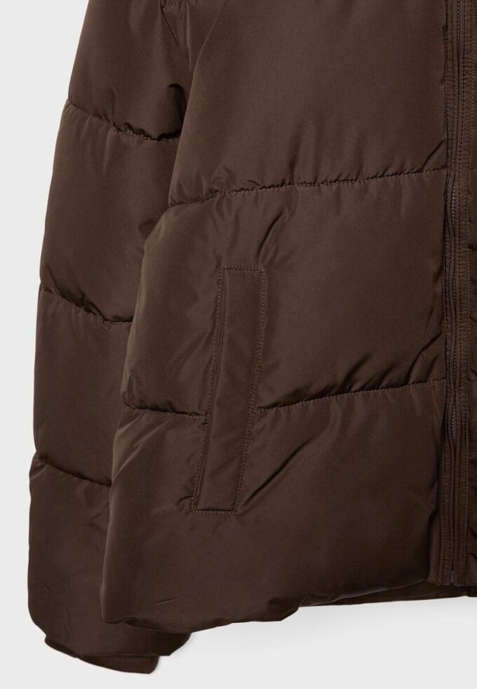 Einfache Daunenjacke mit Kapuze