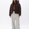 Einfache Daunenjacke mit Kapuze