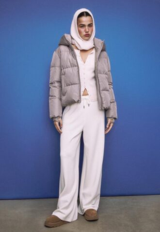 Einfache Daunenjacke mit Kapuze