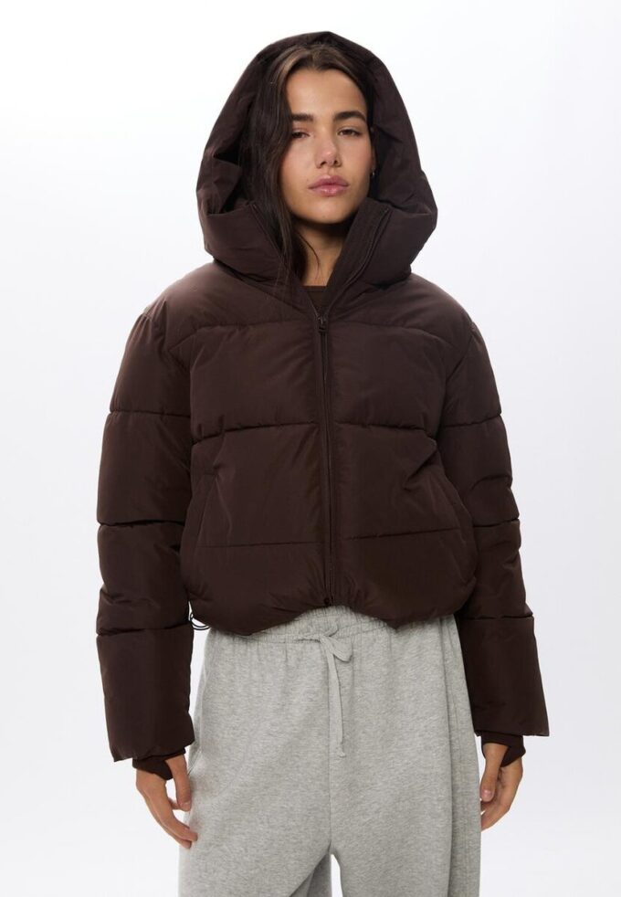Einfache Daunenjacke mit Kapuze