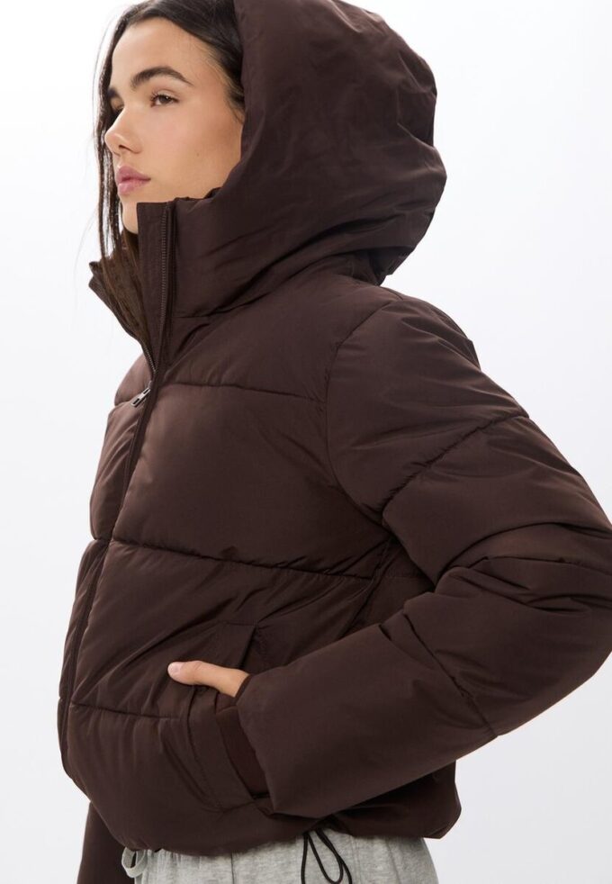 Einfache Daunenjacke mit Kapuze