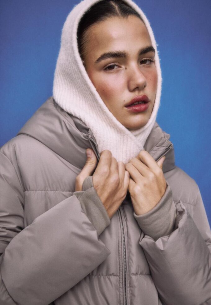 Einfache Daunenjacke mit Kapuze