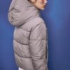 Einfache Daunenjacke mit Kapuze