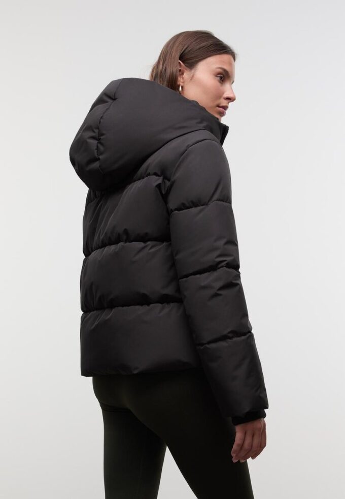 Einfache Daunenjacke mit Kapuze