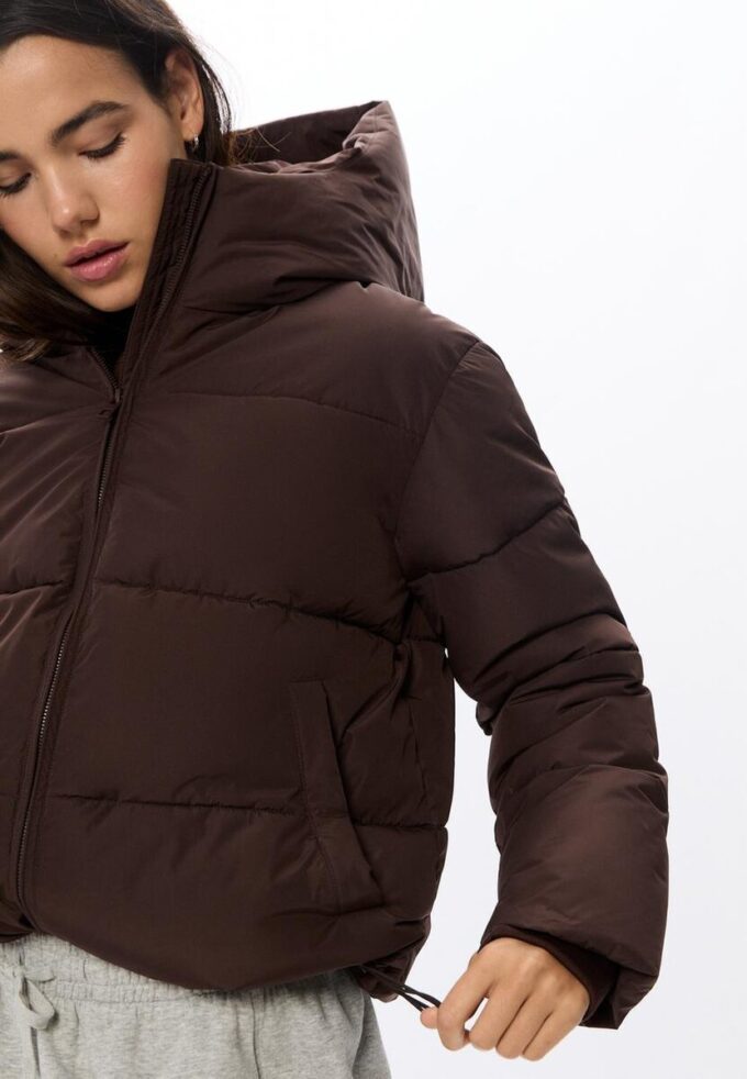 Einfache Daunenjacke mit Kapuze