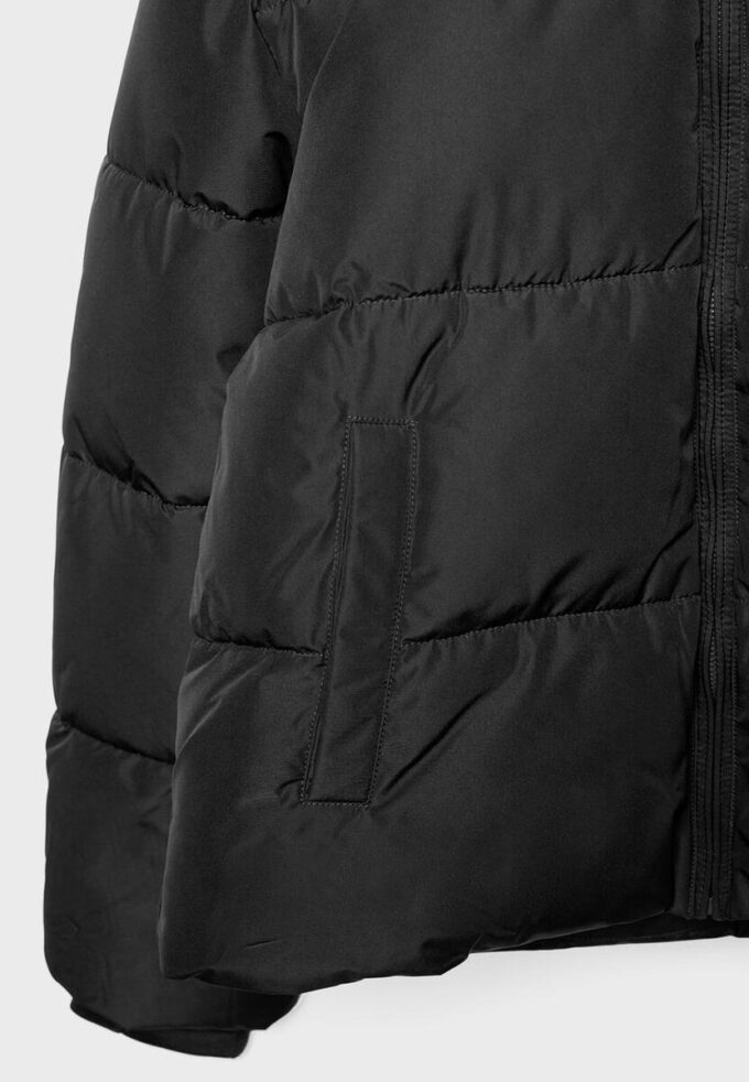 Einfache Daunenjacke mit Kapuze