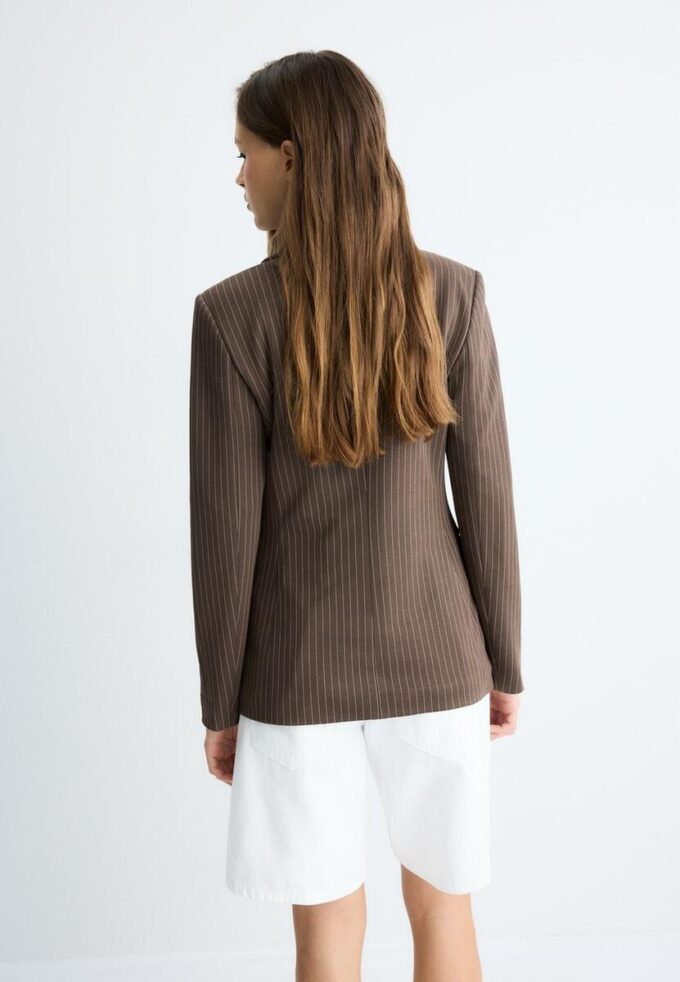 Einfacher gestreifter Blazer aus Basics Einfacher gestreifter Blazer aus Basics