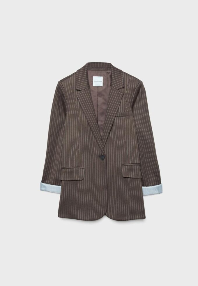 Einfacher gestreifter Blazer aus Basics Einfacher gestreifter Blazer aus Basics