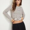 Einfaches gestreiftes Langarm-T-Shirt aus der Basics-Kollektion Einfaches gestreiftes Langarm-T-Shirt aus der Basics-Kollektion
