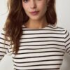 Einfaches gestreiftes Langarm-T-Shirt aus der Basics-Kollektion Einfaches gestreiftes Langarm-T-Shirt aus der Basics-Kollektion