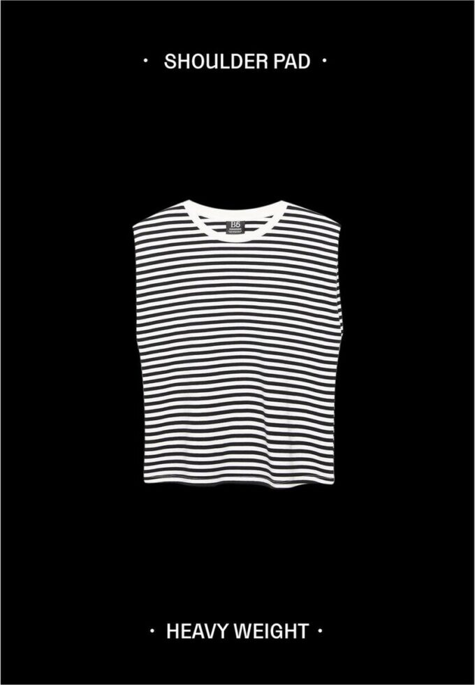Einfaches gestreiftes T-Shirt mit Schulterpolstern Einfaches gestreiftes T-Shirt mit Schulterpolstern