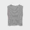 Einfaches gestreiftes T-Shirt mit Schulterpolstern Einfaches gestreiftes T-Shirt mit Schulterpolstern