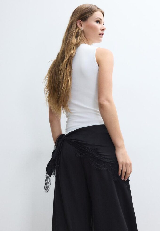 Einfaches ärmelloses T-Shirt aus der Basics-Kollektion