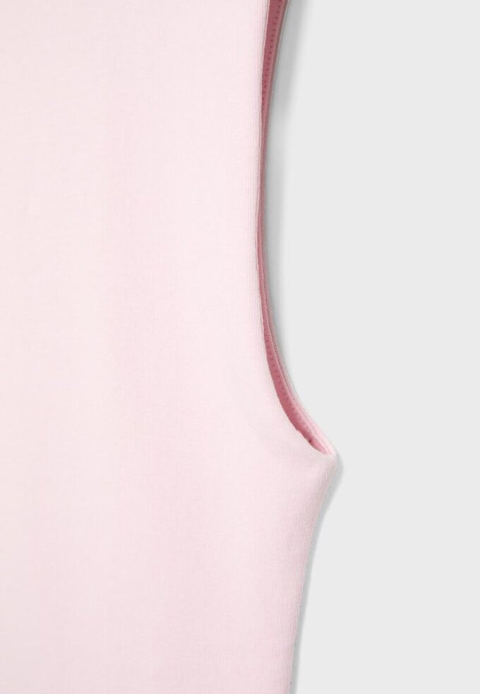Einfaches ärmelloses T-Shirt aus der Basics-Kollektion Einfaches ärmelloses T-Shirt aus der Basics-Kollektion