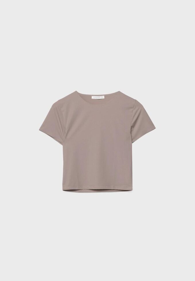 Einfaches T-Shirt aus Polyamid Einfaches T-Shirt aus Polyamid