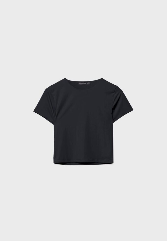 Einfaches T-Shirt aus Polyamid Einfaches T-Shirt aus Polyamid