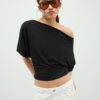 Einfaches T-Shirt mit Fledermausärmeln Einfaches T-Shirt mit Fledermausärmeln