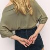 Einfaches T-Shirt mit Fledermausärmeln Einfaches T-Shirt mit Fledermausärmeln