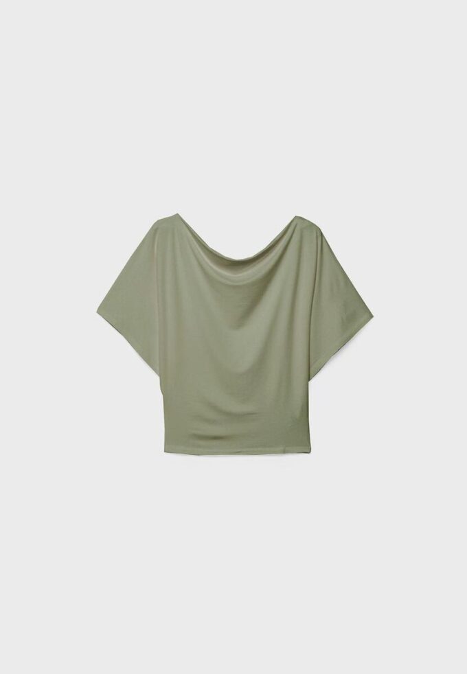 Einfaches T-Shirt mit Fledermausärmeln Einfaches T-Shirt mit Fledermausärmeln
