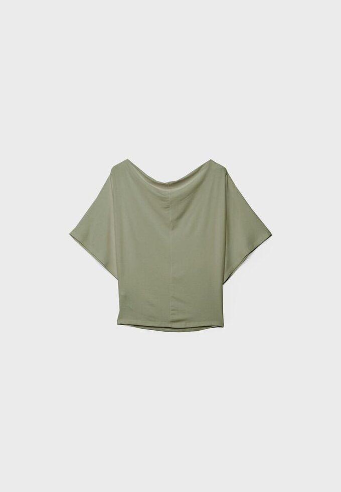 Einfaches T-Shirt mit Fledermausärmeln Einfaches T-Shirt mit Fledermausärmeln