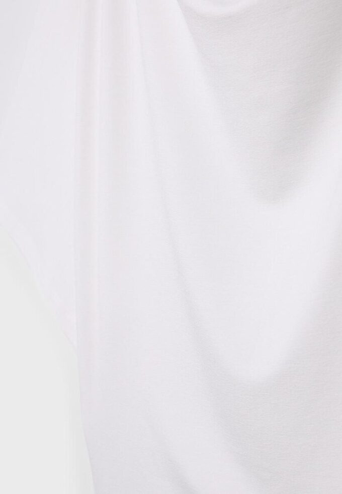 Einfaches T-Shirt mit Fledermausärmeln Einfaches T-Shirt mit Fledermausärmeln
